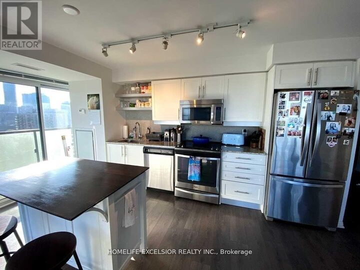 Property Photo:  400 Adelaide Street East 2006  ON M5A 4S3 