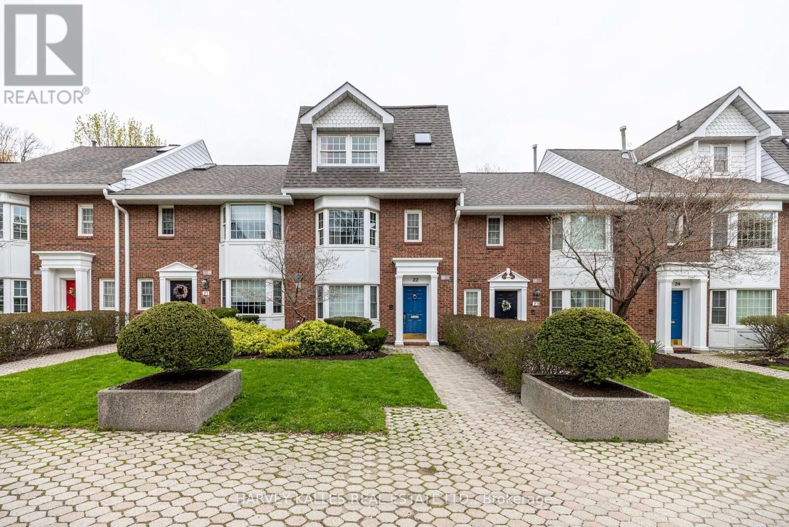 Property Photo:  240 Broadway Avenue 22  ON M4P 1V9 