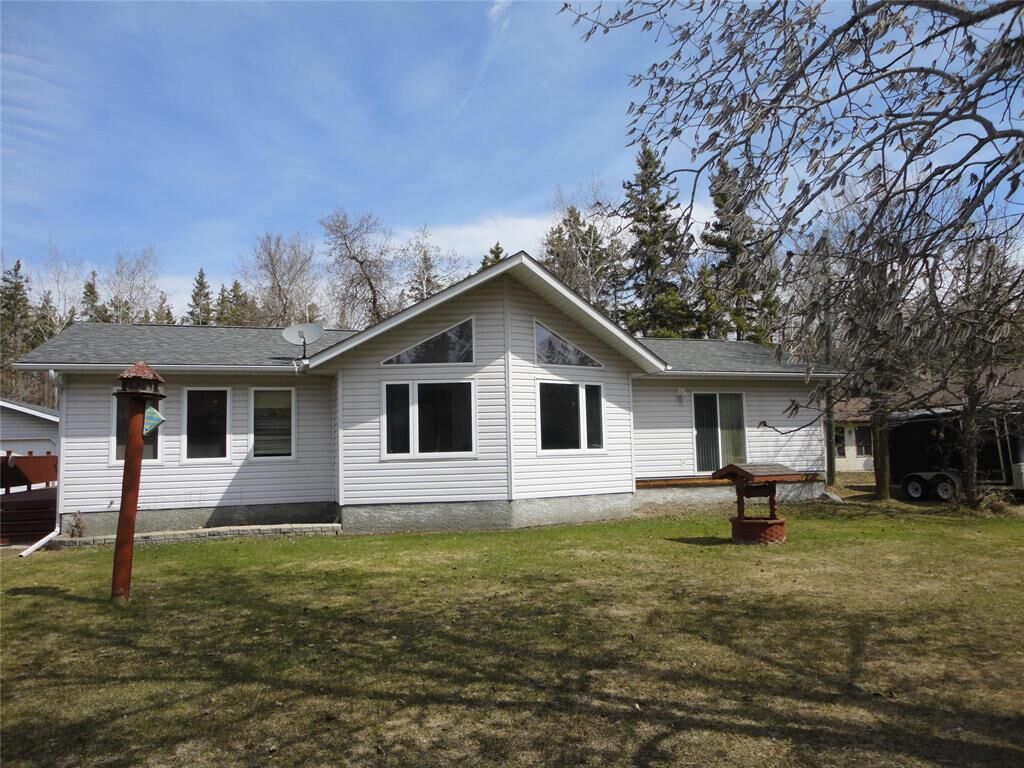 Property Photo:  20038 Spruce Bay Road  MB R0C 0C0 