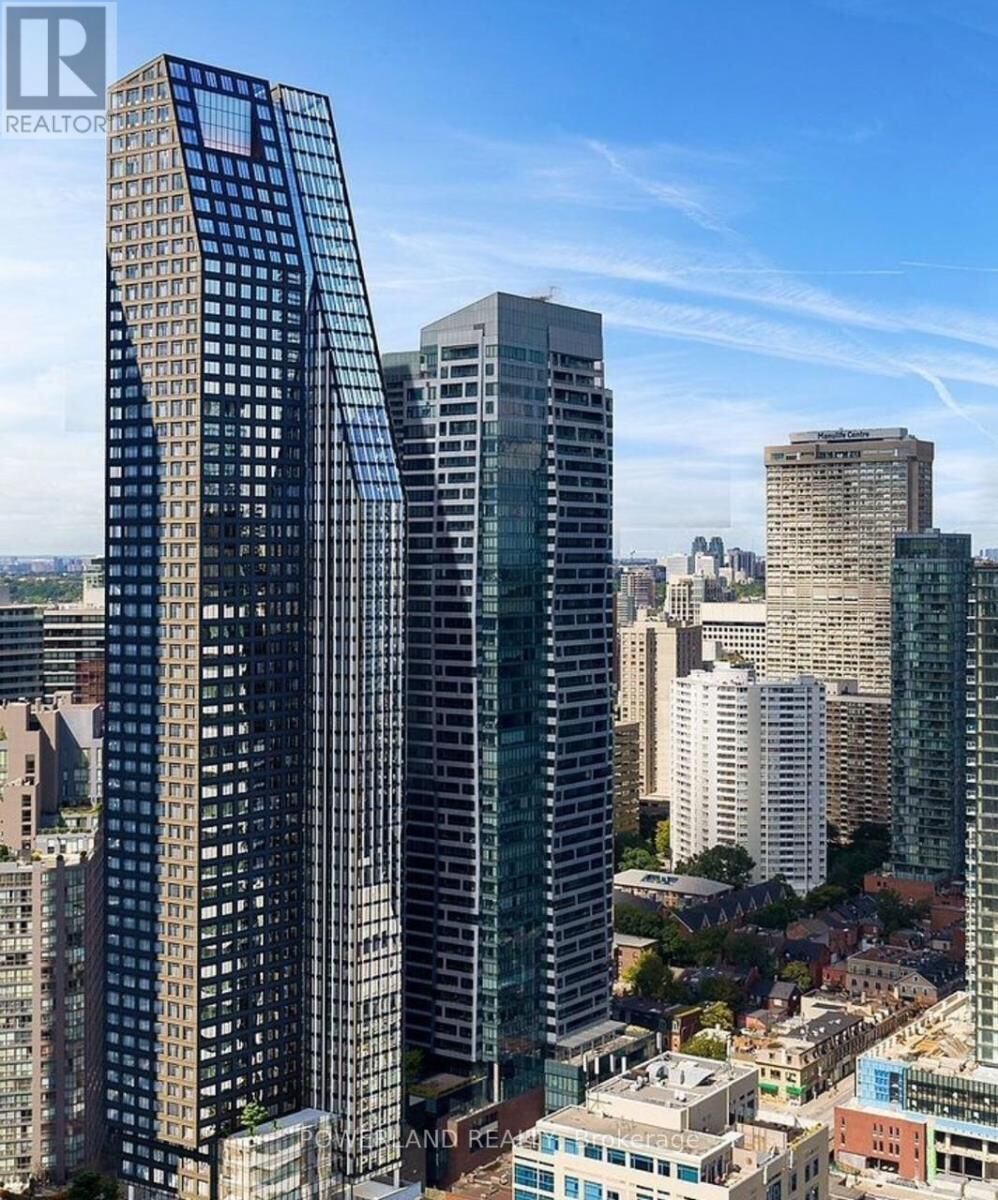 Property Photo:  8 Wellesley Street West 4212  ON M4Y 0J5 