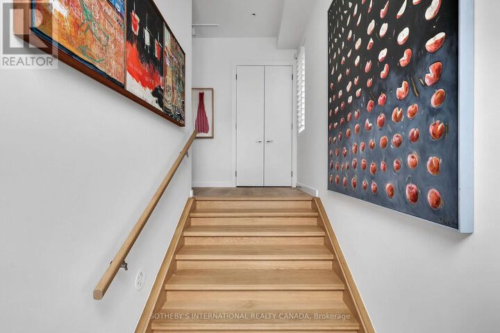Property Photo:  323 St Clair Avenue East  ON M4T 1P3 