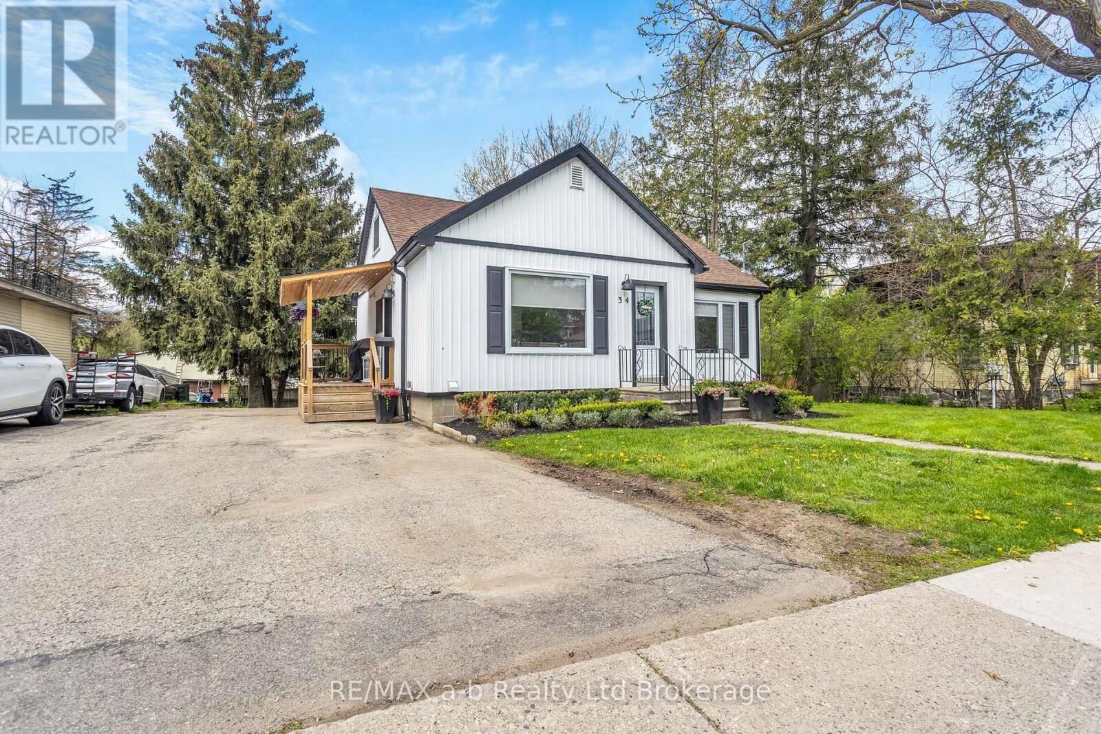 Property Photo:  34 Dover Street  ON N4S 3L8 