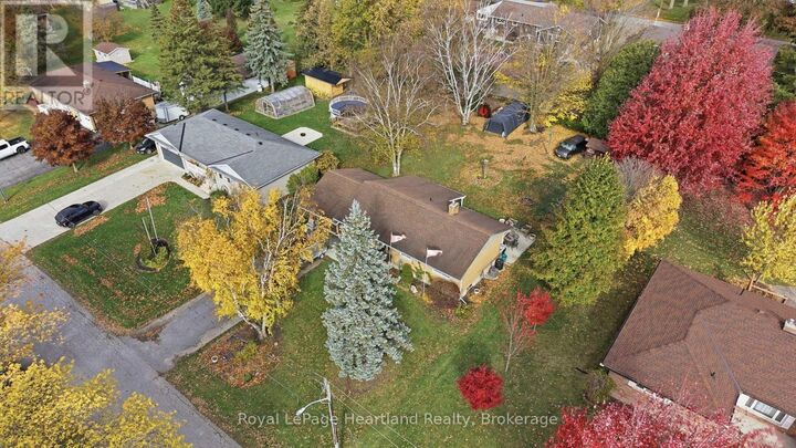 Property Photo:  292 Wellington Street  ON N0M 1H0 