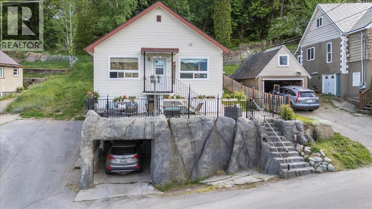 Property Photo:  1374 Mountain Street  BC V1R 3G5 