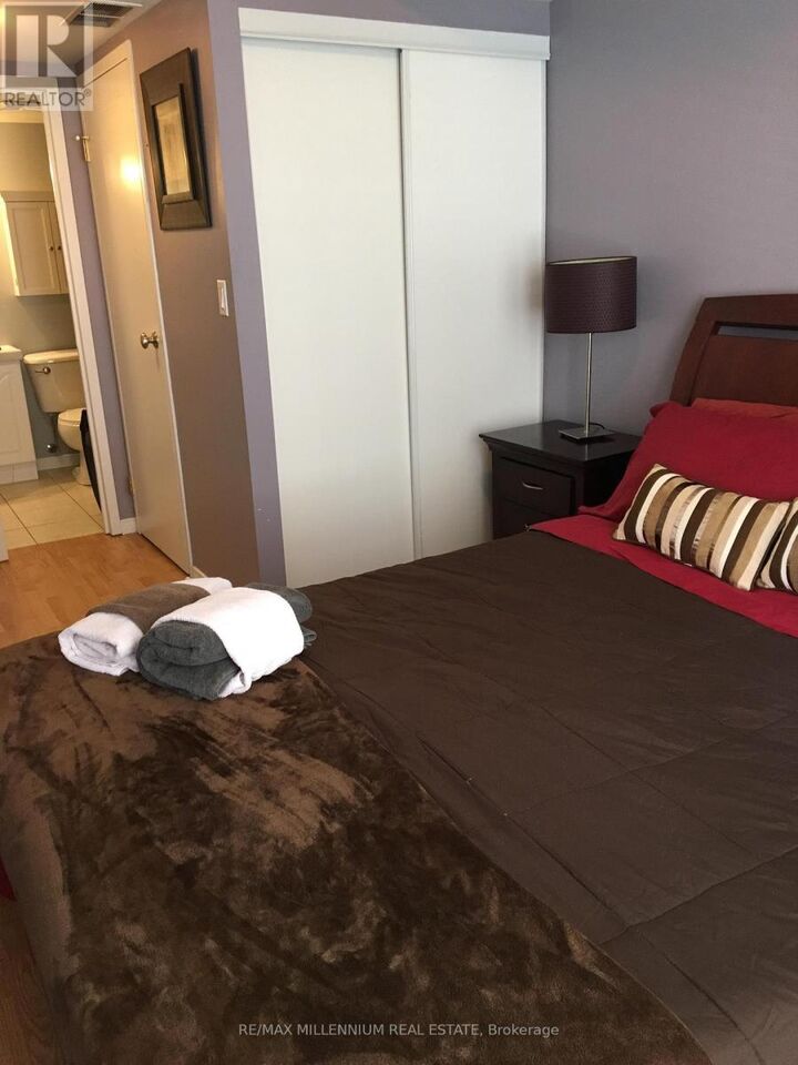 Property Photo:  46 Western Battery Road 837  ON M6K 3P1 