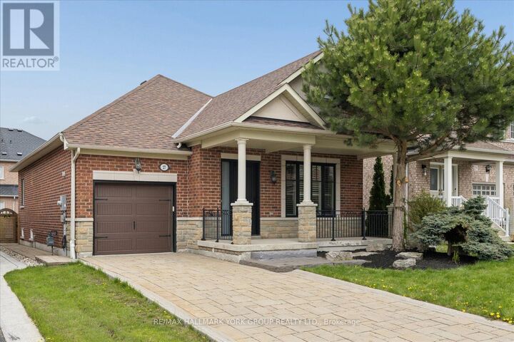 Property Photo:  27 Butterwood Lane  ON L4A 0M7 
