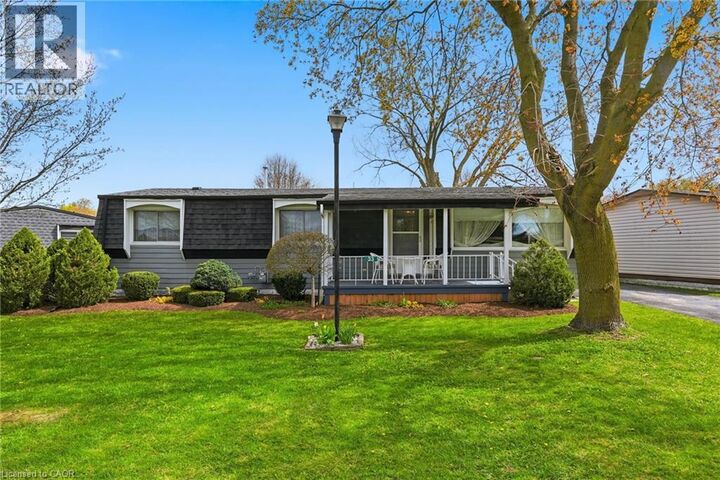 33 Fairview Crescent — photo 1