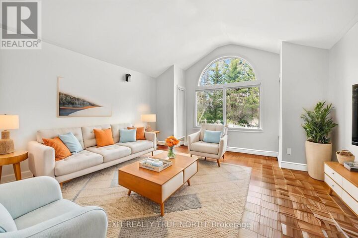 Property Photo:  10 Grosvenor Drive  ON L9M 0J2 