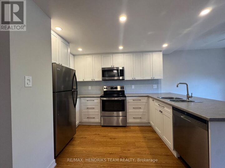 Property Photo:  158 Fitch Street 313  ON L3C 4V6 