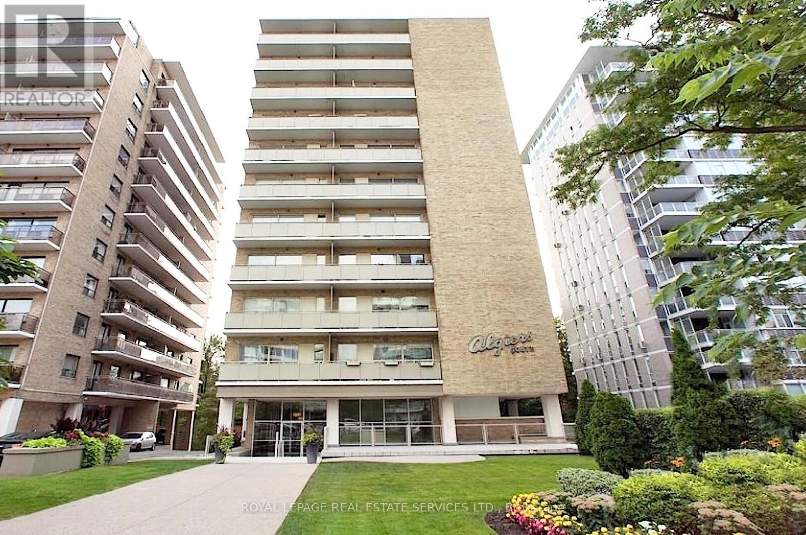 Property Photo:  565 Avenue Road 902  ON M4V 2J9 
