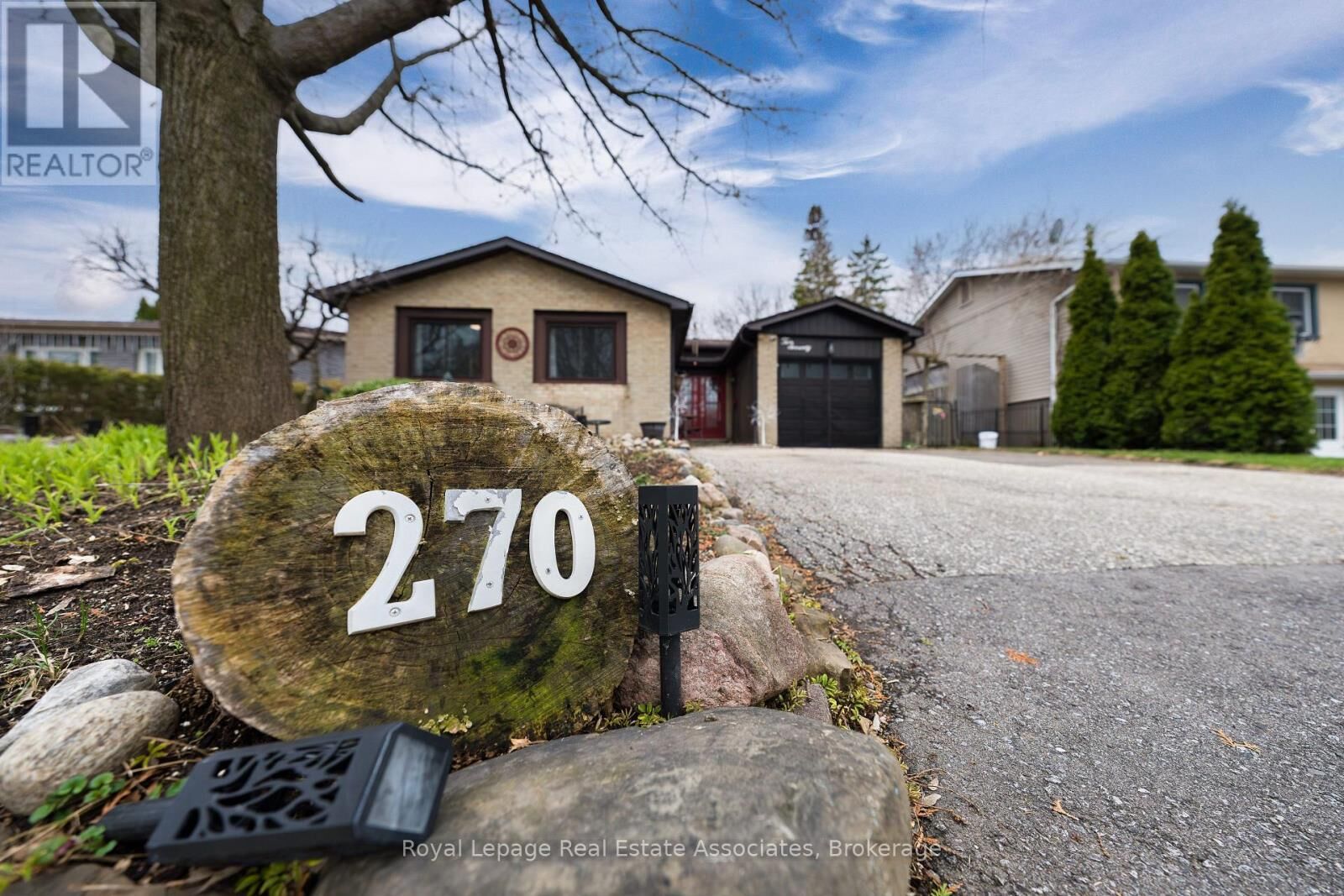 Property Photo:  270 Kristin Grove  ON L5A 3E8 