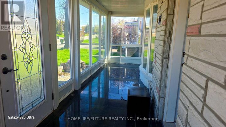 Photo de la propriété:  37 Miramar Crescent Upper  ON M1J 1R3 