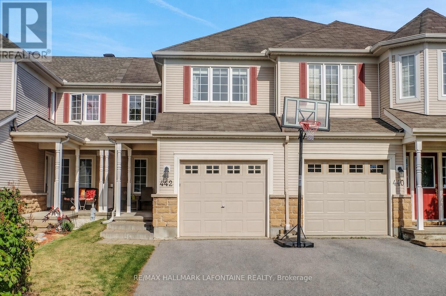 Property Photo:  442 Wisteria Crescent  ON K1V 0P1 