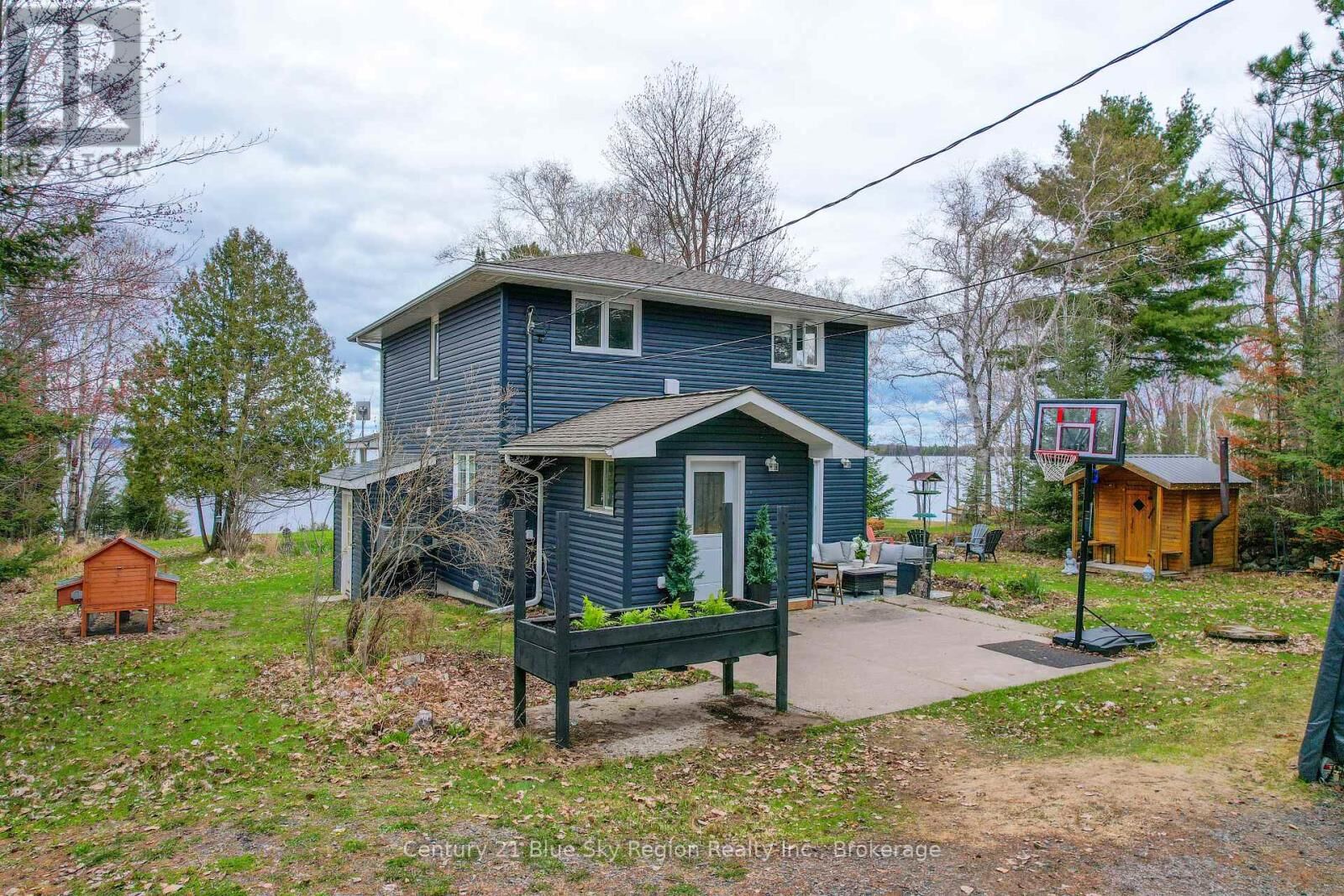 Property Photo:  64 Ninovan Road East  ON P1B 8Z4 