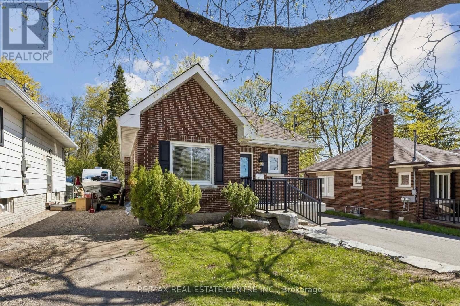 Property Photo:  194 Silvercreek Parkway South  ON N1H 3S7 
