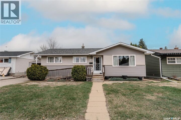 Property Photo:  134 Maclean Crescent  SK S7J 2R7 
