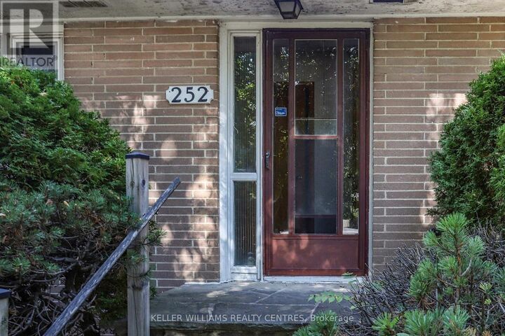Property Photo:  252 Elgin Mills Road West Unit A  ON L4C 4M2 
