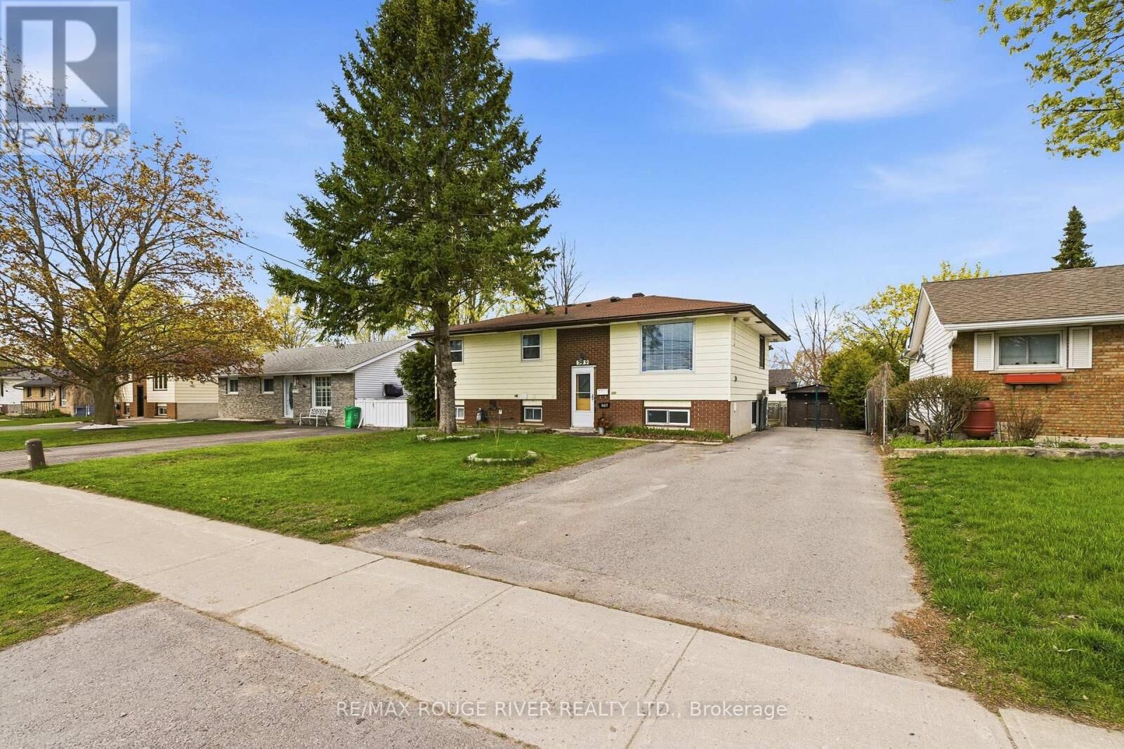 Property Photo:  599 Otonabee Drive  ON K9J 7X8 