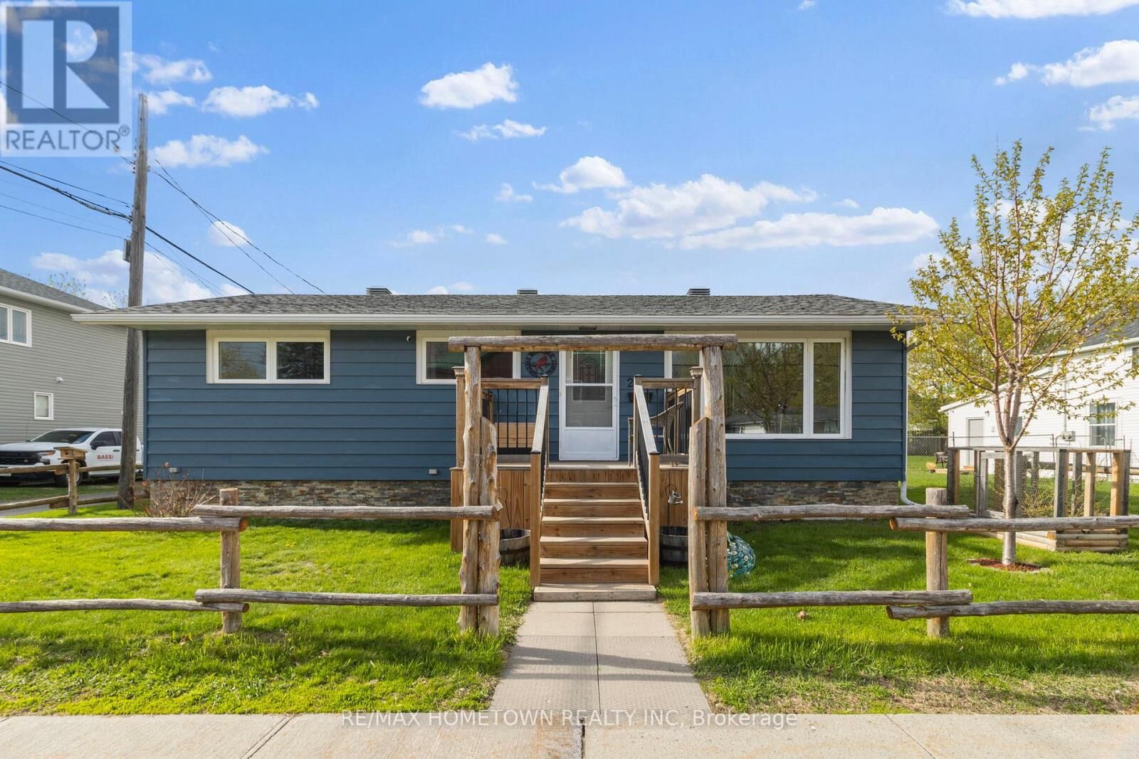 Property Photo:  2038 Dundas Street  ON K0E 1E0 