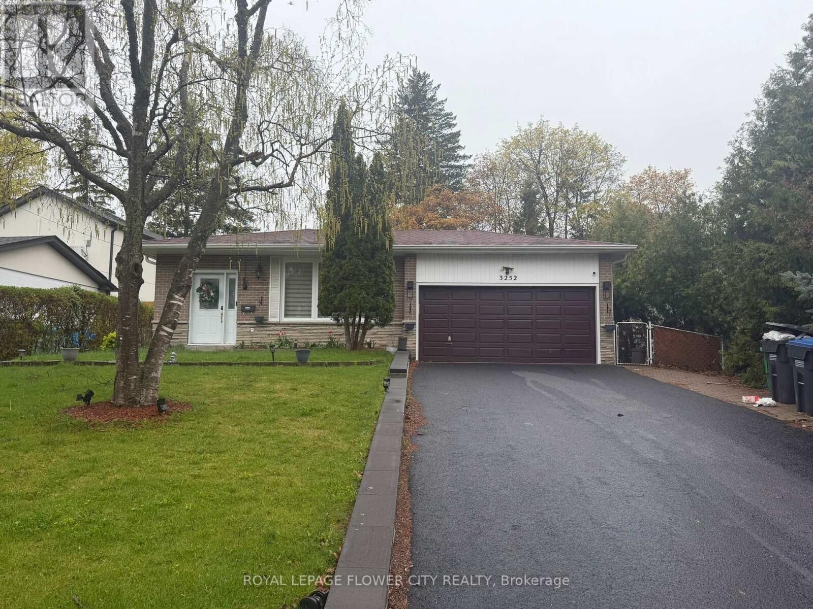 Property Photo:  3252 Flanagan Crescent  ON L5C 2M5 