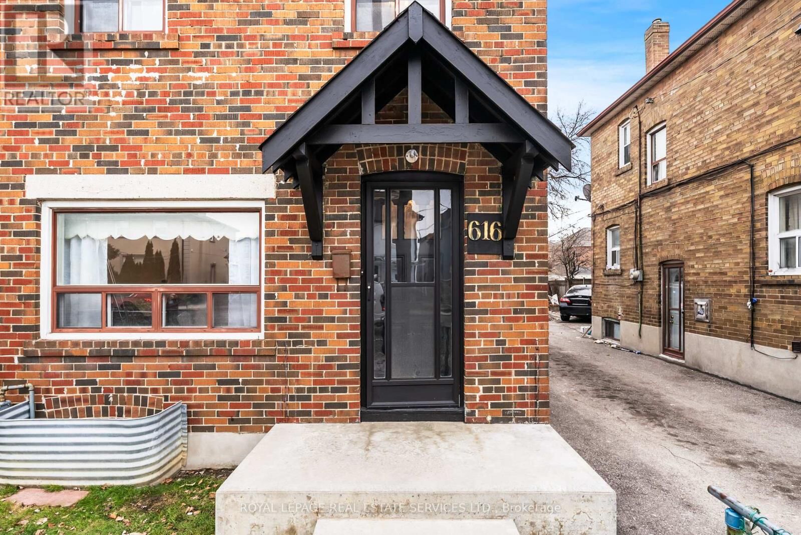 Property Photo:  616 Old Weston Road  ON M6N 3B3 