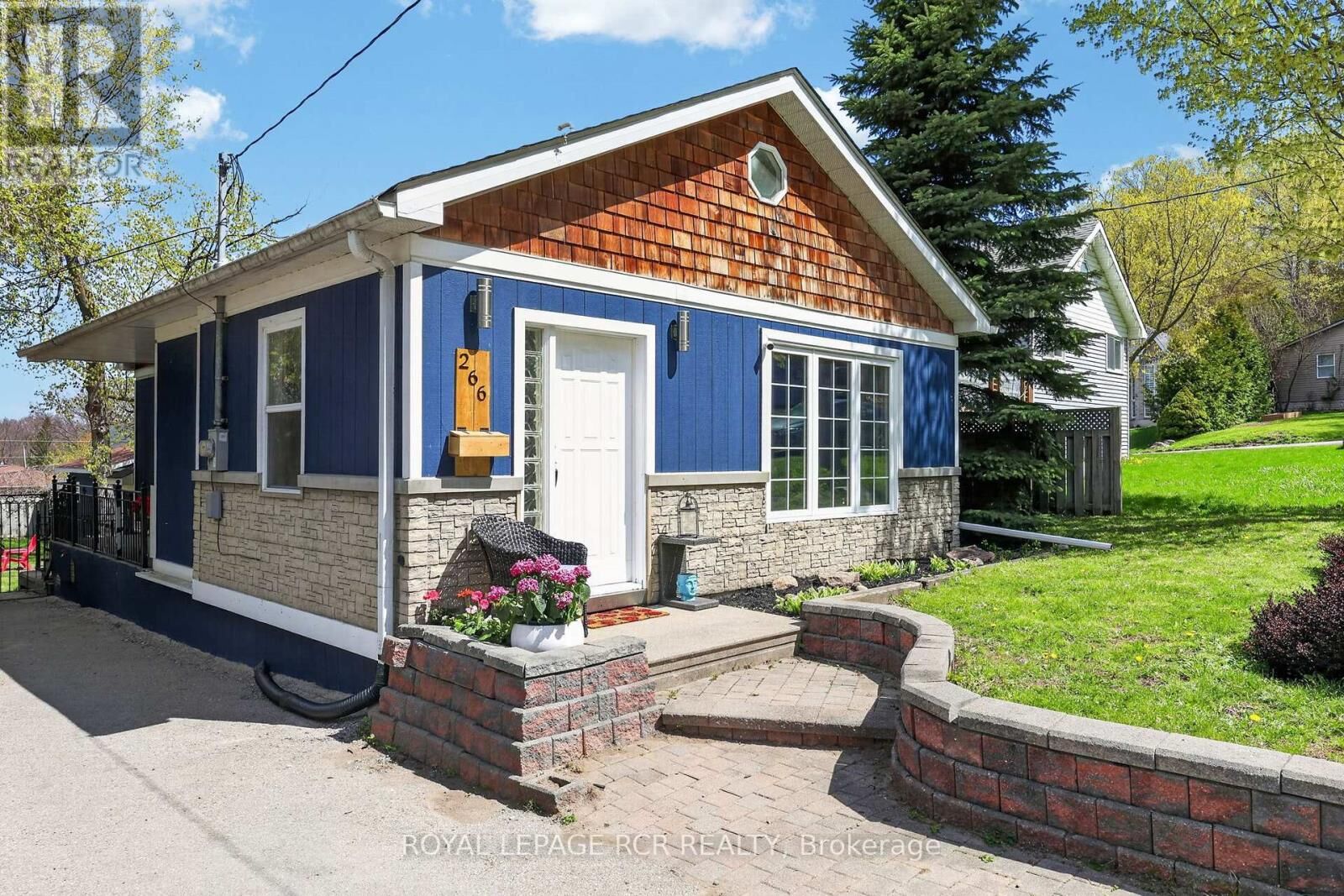 Property Photo:  266 Kenwood Avenue  ON L4P 2X5 