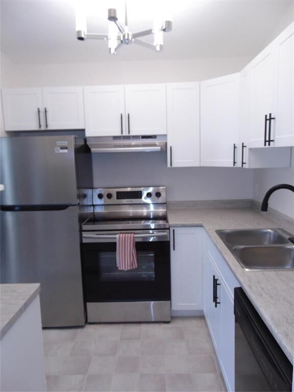 Property Photo: 212 Devonshire Drive MB R2C 4L7
