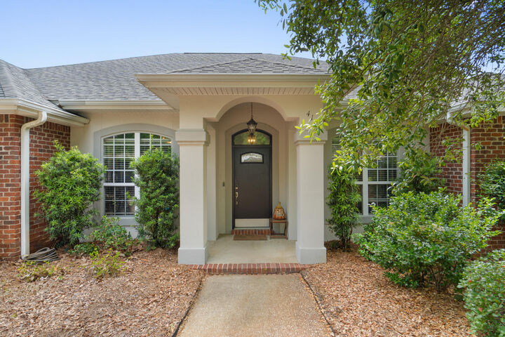 Property Photo: 410 Aruba Way FL 32578