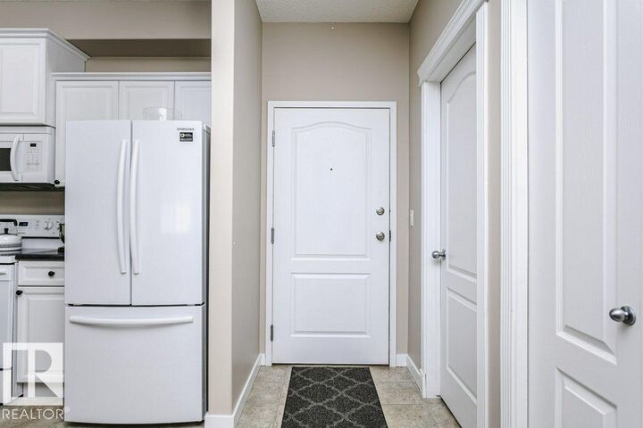 Property Photo: 16807 100 Avenue NW 323 AB T5P 4Z6