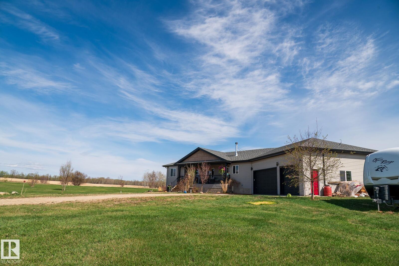 Property Photo:  2208 Twp Road 534  AB T0E 1V0 
