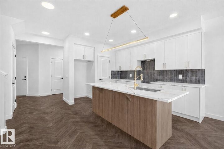 Property Photo:  22 Cheval Close  AB T8H 2Z3 
