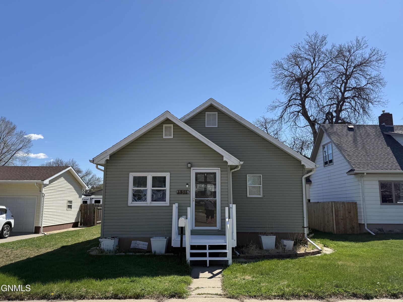 Property Photo:  1321 Main Street S  ND 58701 