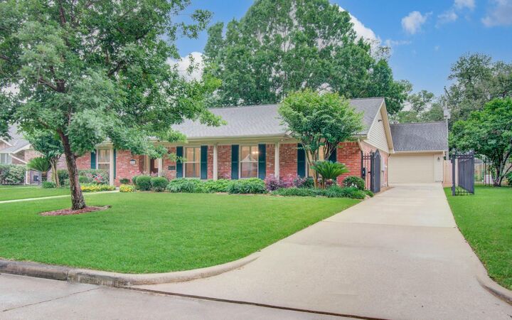 Property Photo:  5627 Sylmar Road  TX 77081 