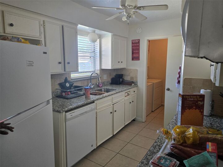 Property Photo: 1911 Hilton Head Drive TX 77459