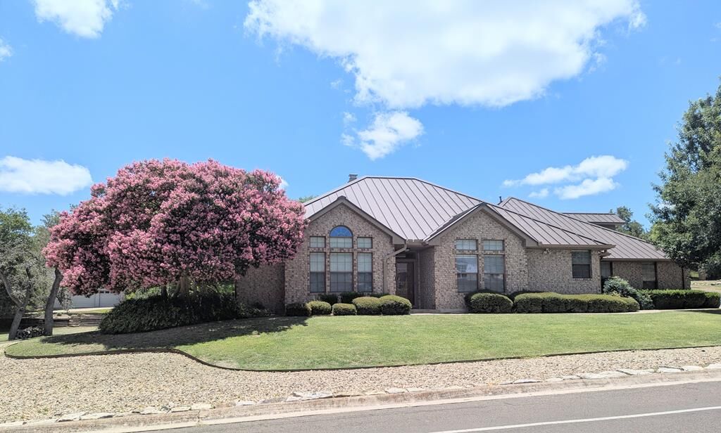 Property Photo:  100 Braeburn Circle  TX 78028 
