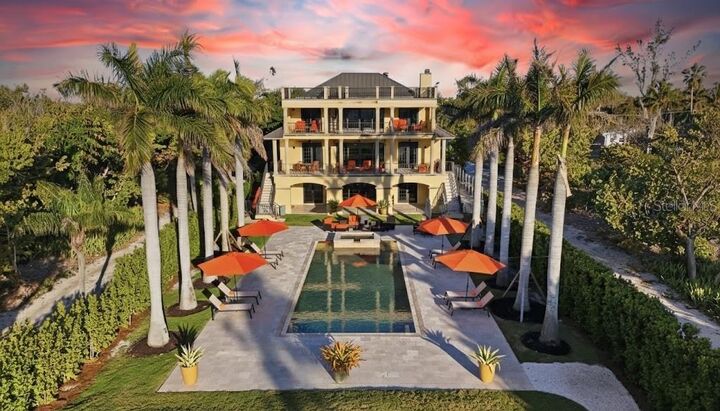 Property Photo:  16205 Captiva Drive  FL 33924 
