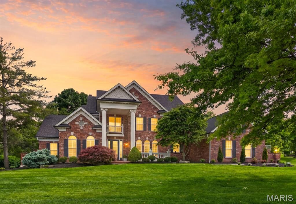 Property Photo:  1012 Greystone Manor Parkway  MO 63005 