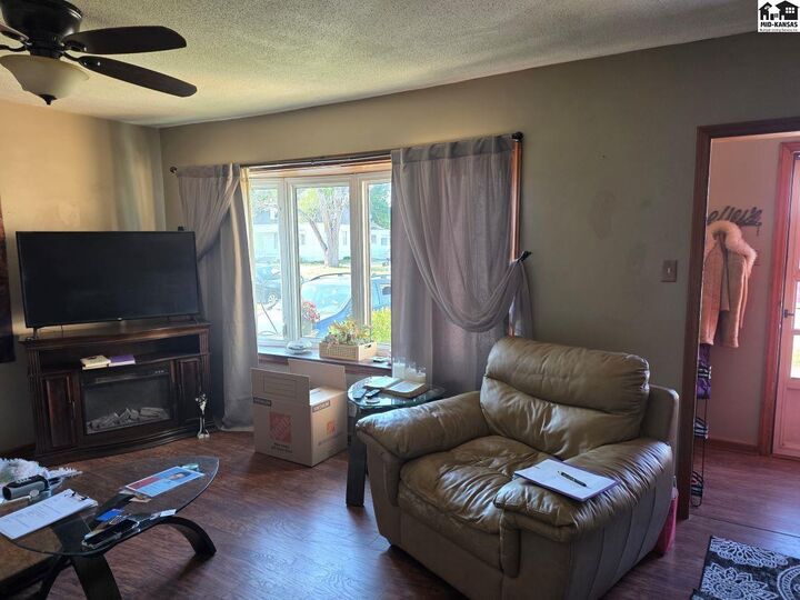 Property Photo:  1109 E 6th Ave  KS 67501 
