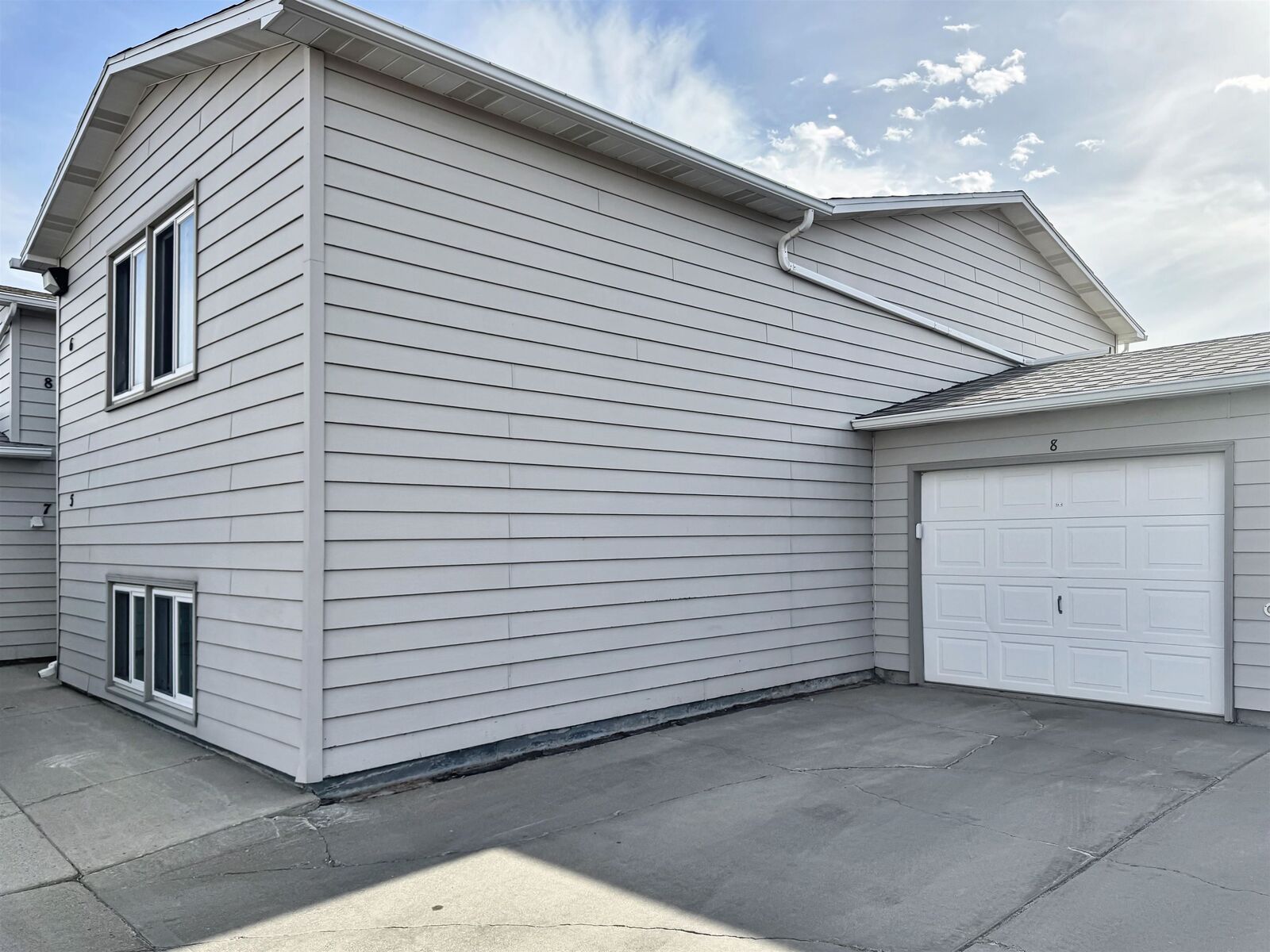 Property Photo:  606 19th Ave SE Unit #8  ND 58701 