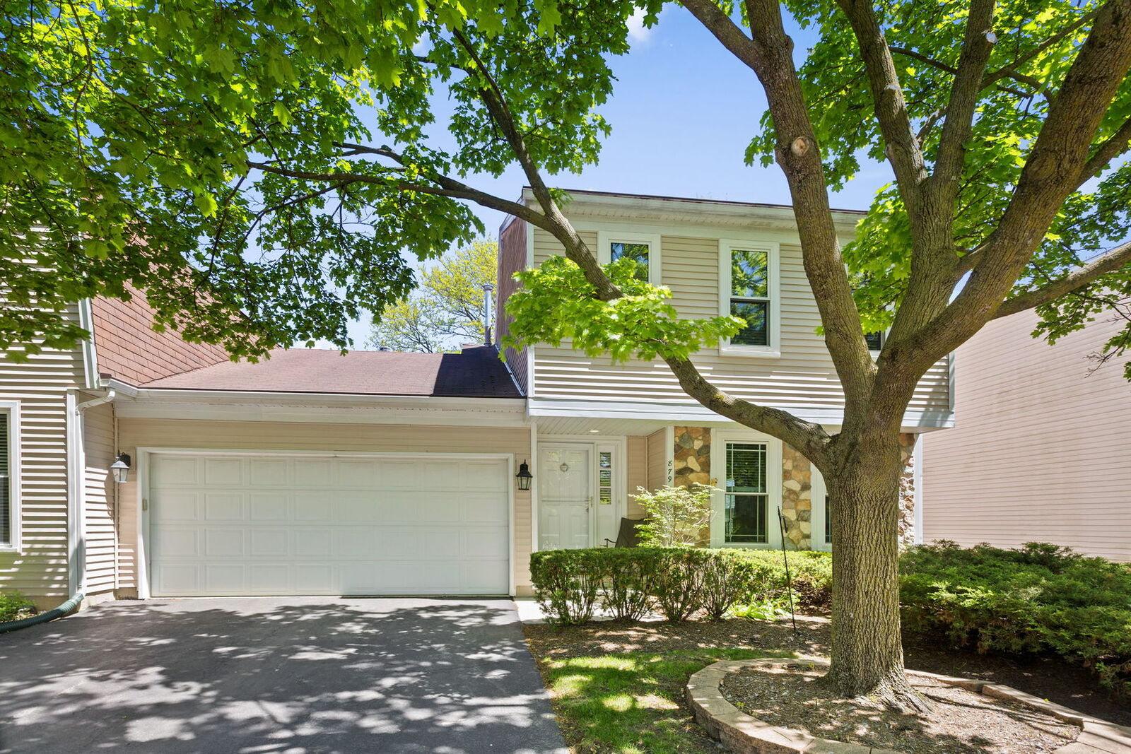 Property Photo:  879 Burgess Circle  IL 60089 