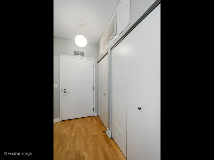 Property Photo:  565 W Quincy Street 1602  IL 60661 