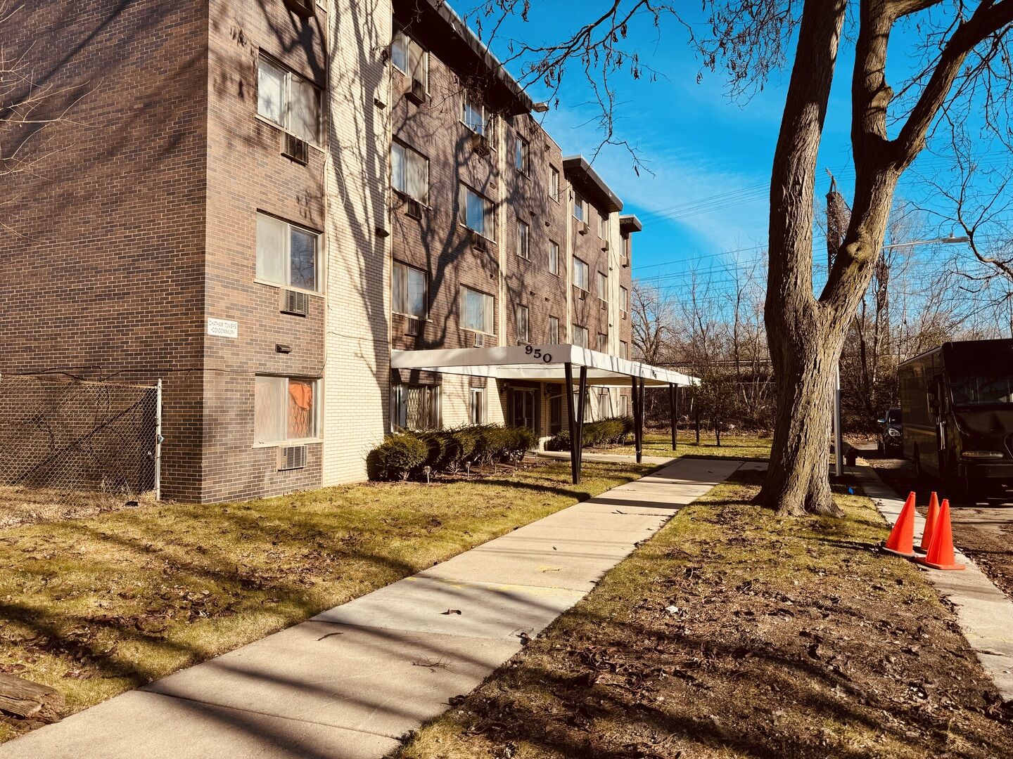 Property Photo:  950 E 86th Street 105  IL 60619 