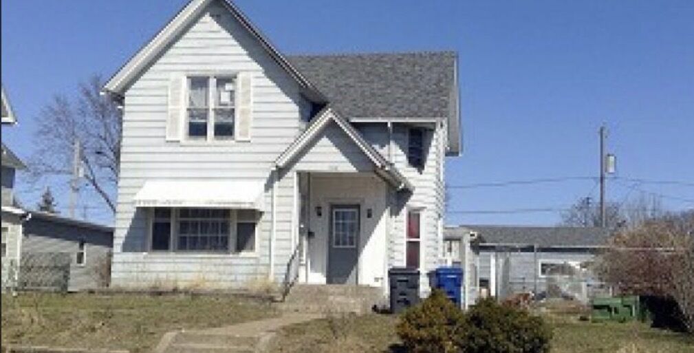 Property Photo:  842 13th Avenue S  IA 52732 