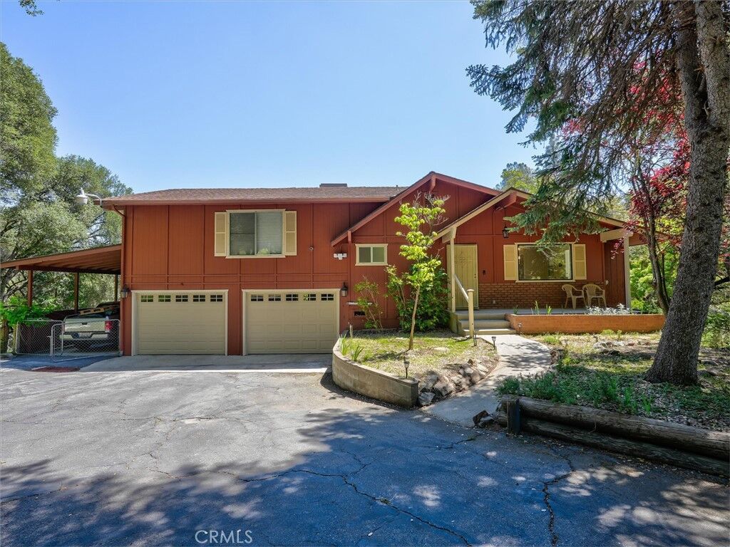 Property Photo:  49628 Stillmeadow  CA 93644 