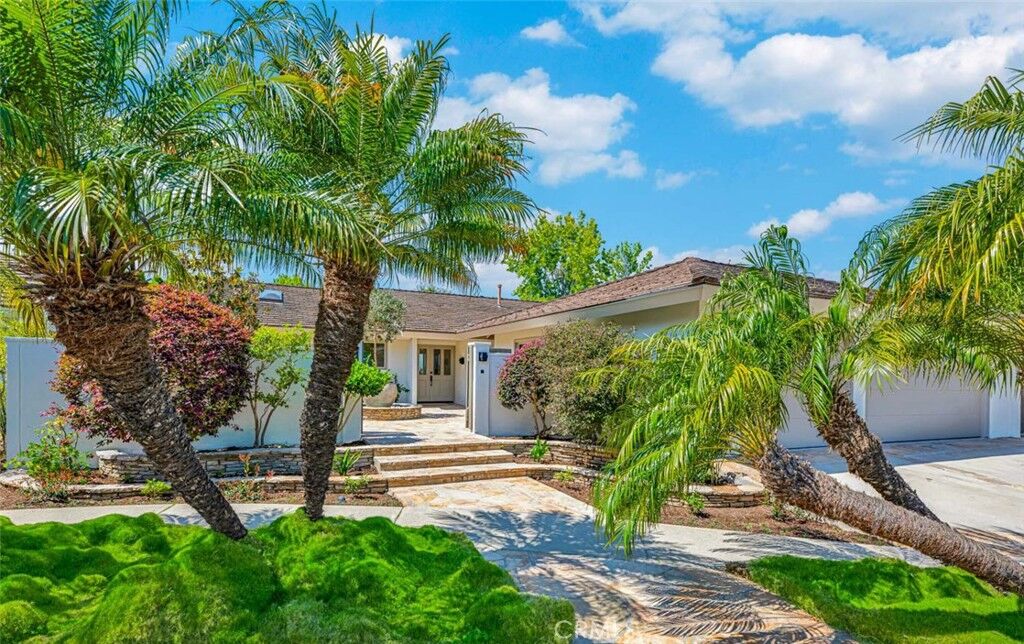 Property Photo:  907 Cercis Place  CA 92660 