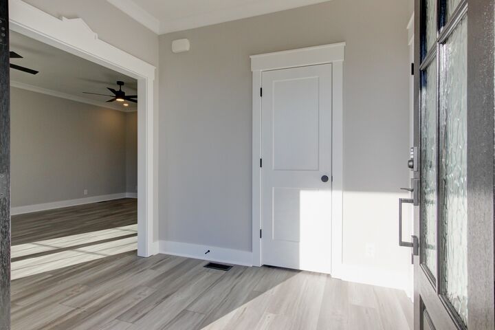 Property Photo: 701 Sandringham Ct TN 37043