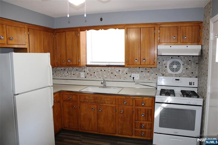Property Photo:  208 Bergen Boulevard 3  NJ 07022 