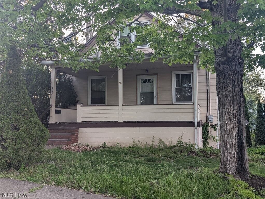 Property Photo: 433 Allenford Street OH 44314