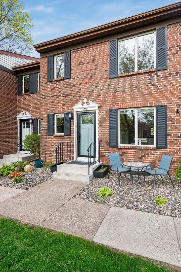 Property Photo:  1092 Ivy Hill Drive  MN 55118 