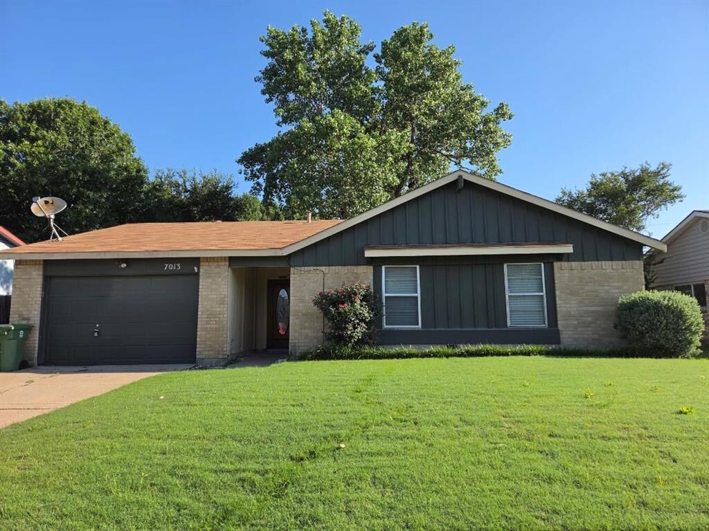 Property Photo:  7013 Lincolnshire Lane  TX 76182 